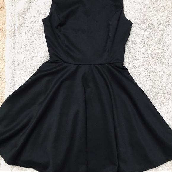 GUESS Ponte fit-and-flare dress (black) - Picture 4 of 10